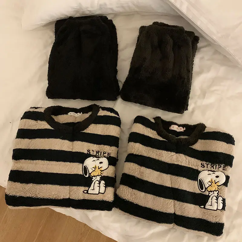 Winter Clothing Patterns - طقم بيجامات قطيفة مطرزة بنمط كرتوني